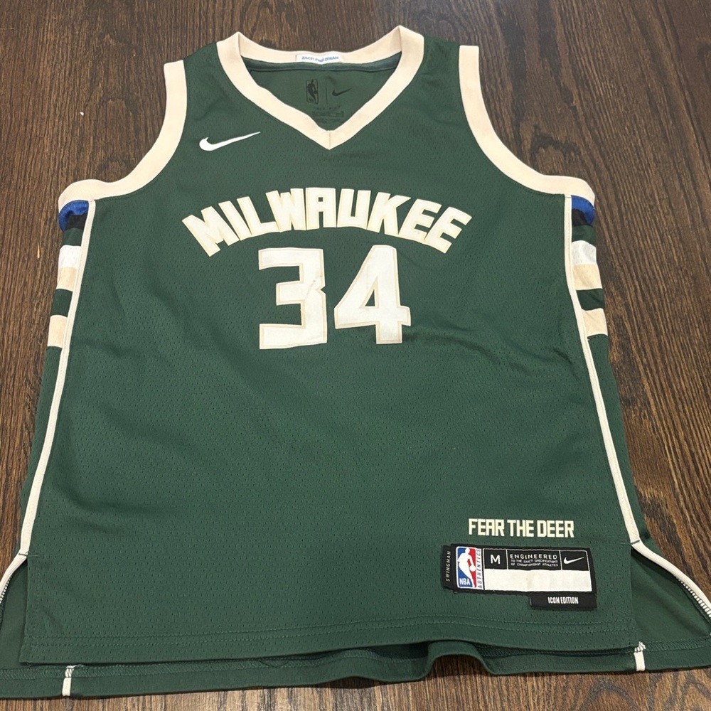 Nike Boy’s Green Milwaukee Bucks Antetokounmpo Basketball Jersey Size Medium